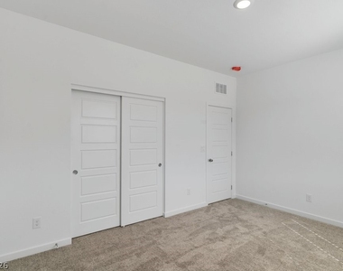 8328 Meridian Ridge Avenue - Photo Thumbnail 7