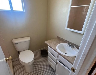 6430 Alomar Avenue - Photo Thumbnail 8