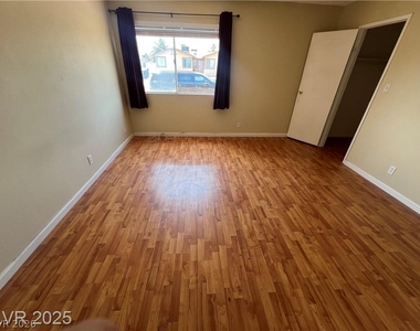 6430 Alomar Avenue - Photo Thumbnail 12