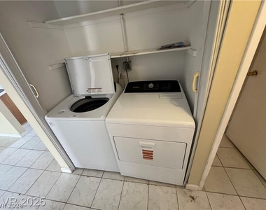 6430 Alomar Avenue - Photo Thumbnail 15