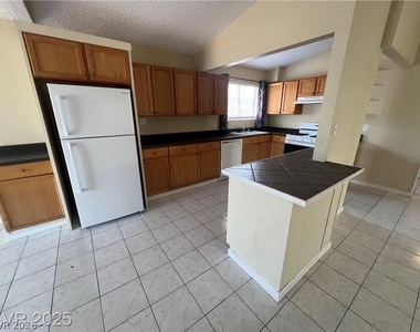 6430 Alomar Avenue - Photo Thumbnail 3