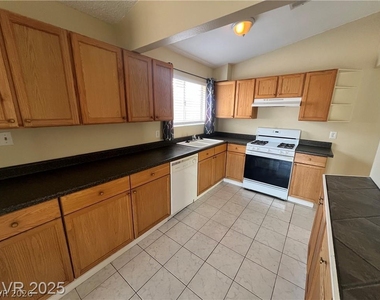 6430 Alomar Avenue - Photo Thumbnail 4