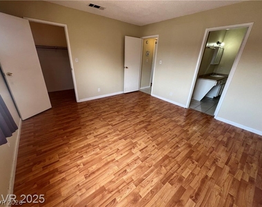 6430 Alomar Avenue - Photo Thumbnail 14