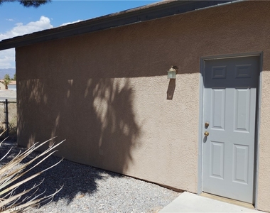 1420 E Pocahontas Avenue - Photo Thumbnail 15