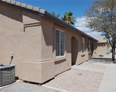 1420 E Pocahontas Avenue - Photo Thumbnail 1