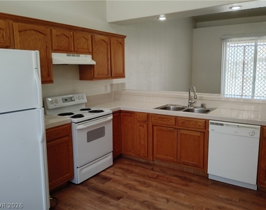 1420 E Pocahontas Avenue - Photo Thumbnail 5