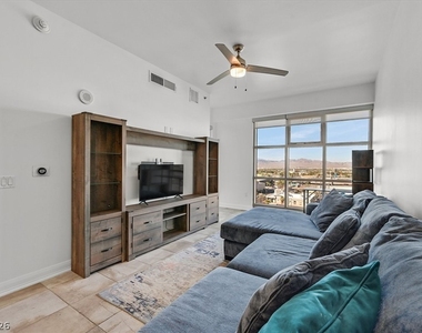 150 Las Vegas Boulevard - Photo Thumbnail 9