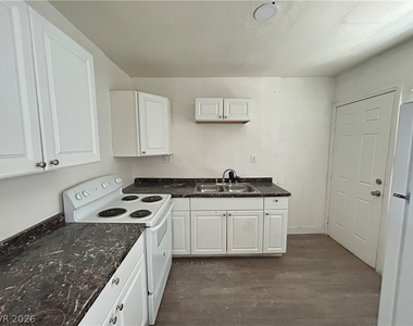 1711 Santa Paula Drive - Photo Thumbnail 4