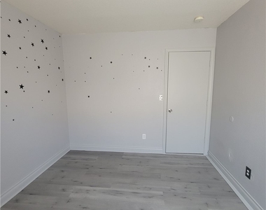 5916 Kenmore Street - Photo Thumbnail 10