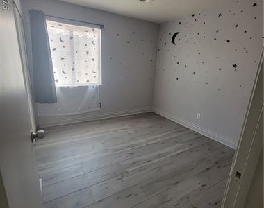 5916 Kenmore Street - Photo Thumbnail 12