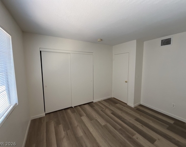 4623 Krissylouise Way - Photo Thumbnail 3
