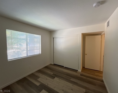 4623 Krissylouise Way - Photo Thumbnail 5