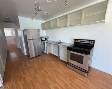 1377 Lorilyn Avenue - Photo Thumbnail 3