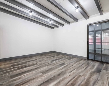 612 Bruce Street - Photo Thumbnail 6