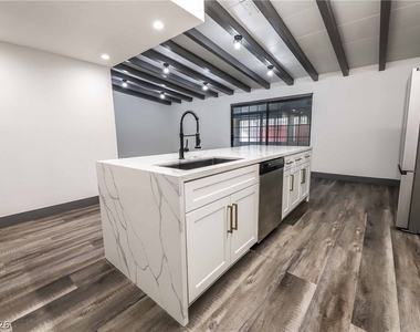 612 Bruce Street - Photo Thumbnail 13