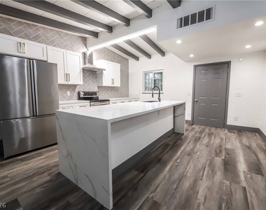 612 Bruce Street - Photo Thumbnail 11