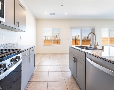 410 Larksong Avenue - Photo Thumbnail 10