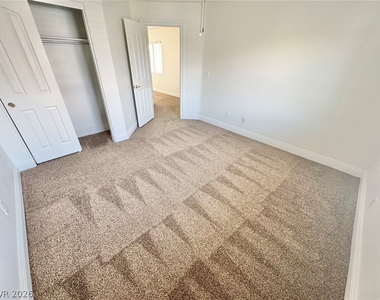 9469 Thatched Sunlight Court - Photo Thumbnail 16