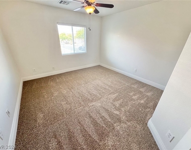 9469 Thatched Sunlight Court - Photo Thumbnail 13