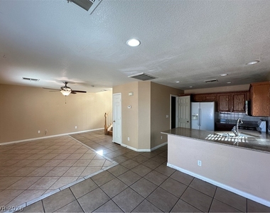 9510 Diamond Bridge Avenue - Photo Thumbnail 4