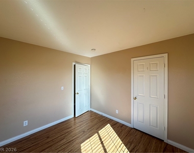 9510 Diamond Bridge Avenue - Photo Thumbnail 12