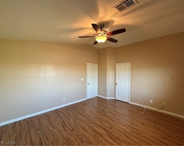 9510 Diamond Bridge Avenue - Photo Thumbnail 3