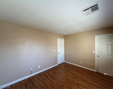 9510 Diamond Bridge Avenue - Photo Thumbnail 13