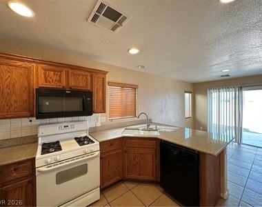 9510 Diamond Bridge Avenue - Photo Thumbnail 6