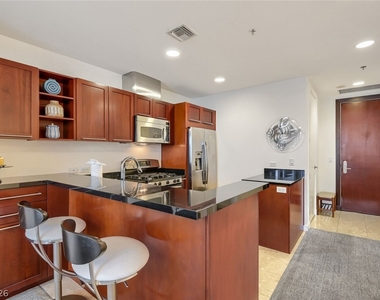 4525 Dean Martin Drive - Photo Thumbnail 8