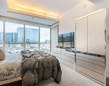 4525 Dean Martin Drive - Photo Thumbnail 9