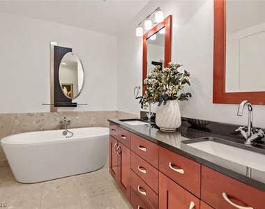 4525 Dean Martin Drive - Photo Thumbnail 12