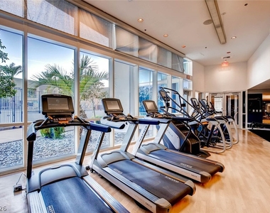 4525 Dean Martin Drive - Photo Thumbnail 20