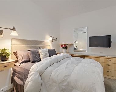 4525 Dean Martin Drive - Photo Thumbnail 14