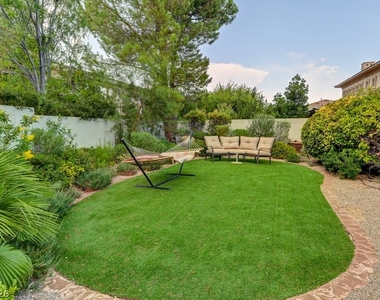 10212 Stone Briar Court - Photo Thumbnail 9