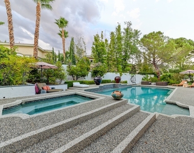 10212 Stone Briar Court - Photo Thumbnail 15