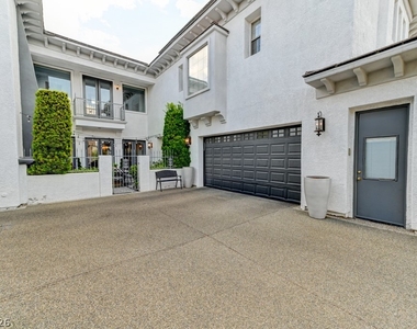 10212 Stone Briar Court - Photo Thumbnail 4