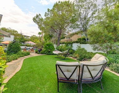 10212 Stone Briar Court - Photo Thumbnail 7