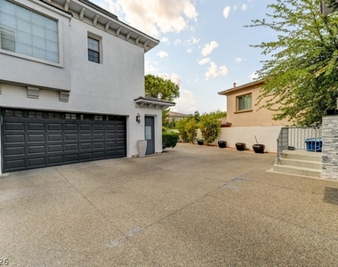 10212 Stone Briar Court - Photo Thumbnail 3