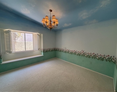 2424 Ocean Front Drive - Photo Thumbnail 7