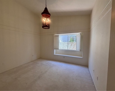 2424 Ocean Front Drive - Photo Thumbnail 9