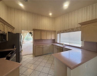 2424 Ocean Front Drive - Photo Thumbnail 4