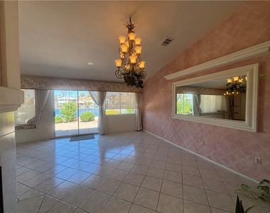 2424 Ocean Front Drive - Photo Thumbnail 5