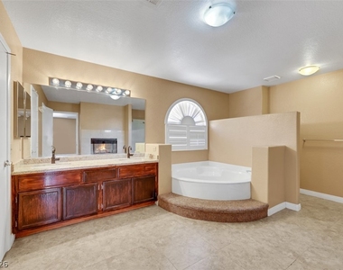 815 Stillwater Lane - Photo Thumbnail 12