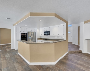 815 Stillwater Lane - Photo Thumbnail 5