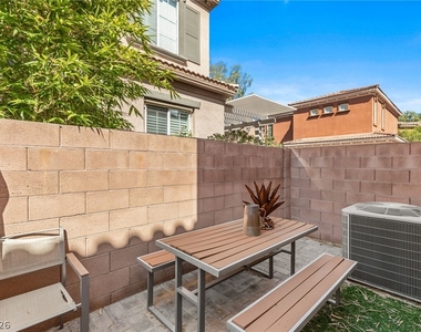 11392 Corsica Mist Avenue - Photo Thumbnail 18