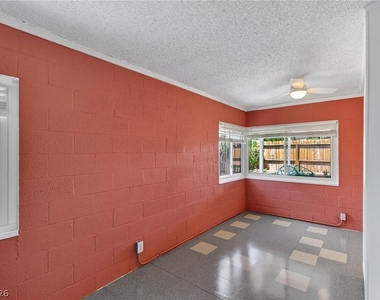 1305 Phillips Avenue - Photo Thumbnail 2