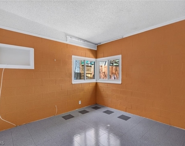 1305 Phillips Avenue - Photo Thumbnail 7