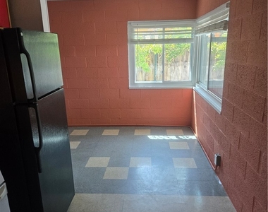 1305 Phillips Avenue - Photo Thumbnail 3