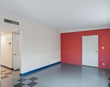 1305 Phillips Avenue - Photo Thumbnail 16