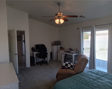 546 E Elsie Lane - Photo Thumbnail 9